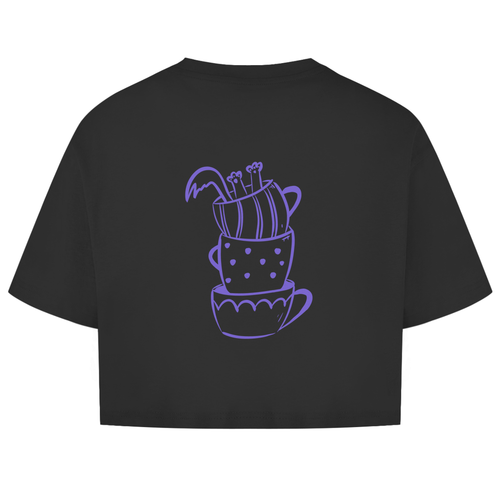 Sip Happens Crop Tee in Espresso Black – Rückseite mit gestapelten Kaffeetassen-Print